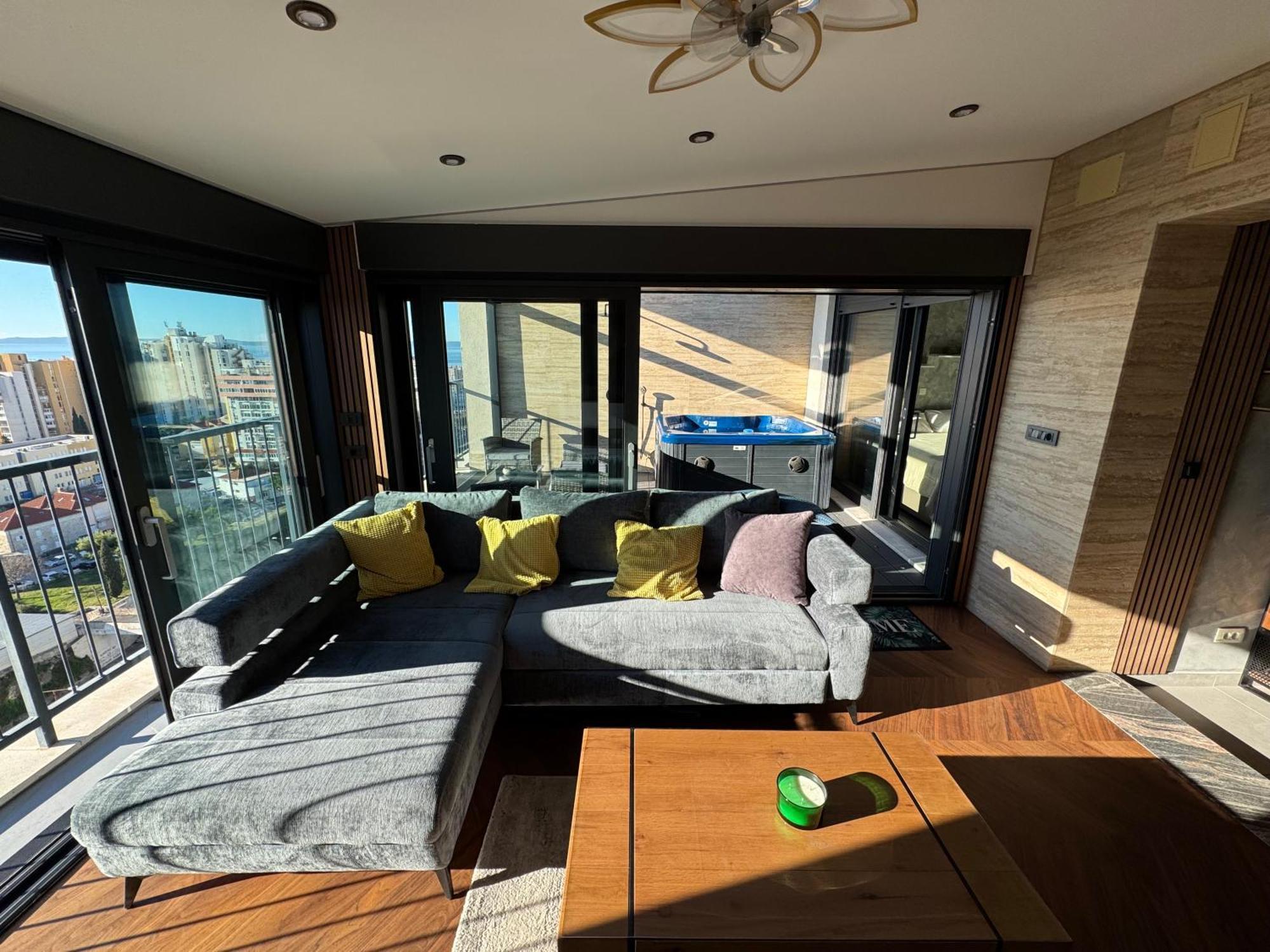 スプリトMagic View Luxury Penthouse With Jacuzzi And Sea Viewアパートメント エクステリア 写真
